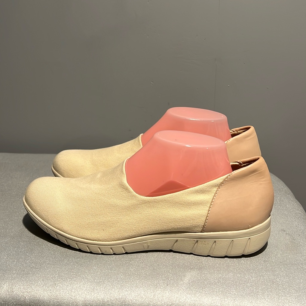 Munro Sport Shoes . Size 9